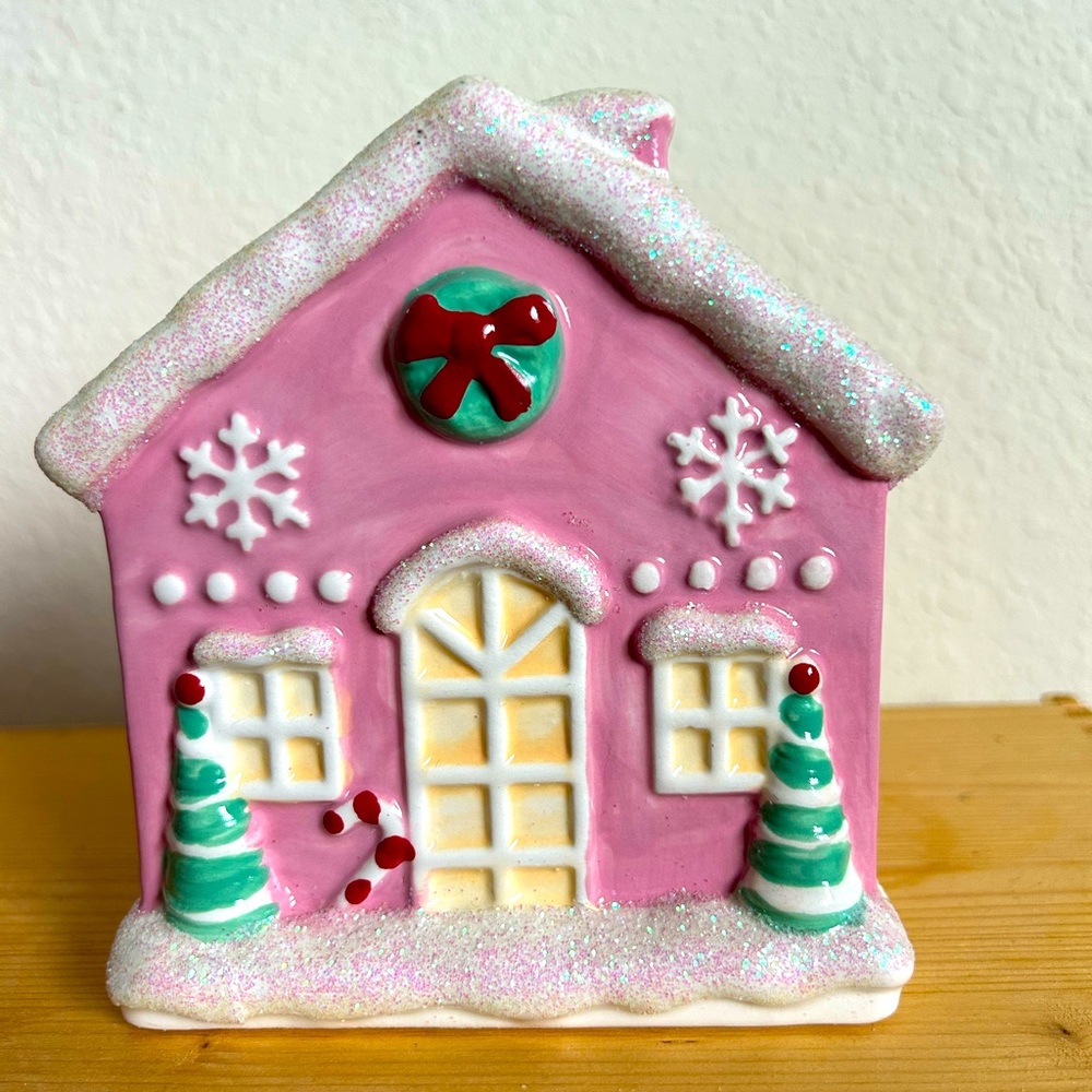 NWT Yankee Candle Holiday Pink Gingerbread House